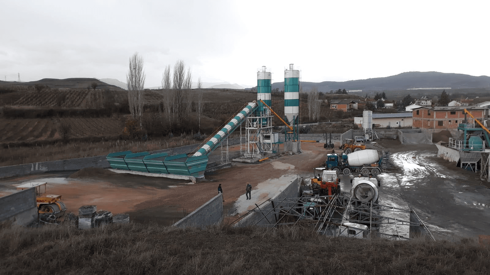 İbar Makina tarafından kurulan beton santrali ve briket üretim tesisi