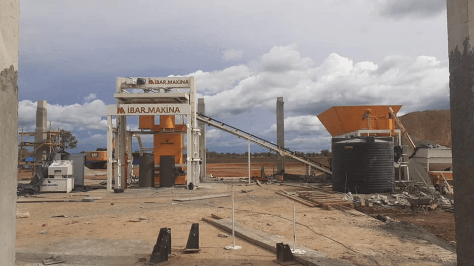 Togo'da kurulan BLOCKMASTER 10 briket makinası