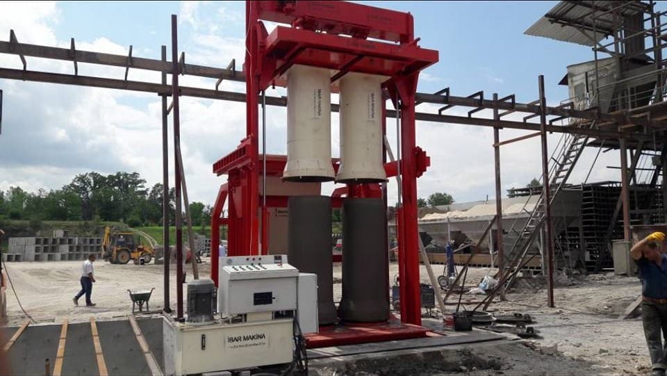 CPM 1400 beton boru makinası